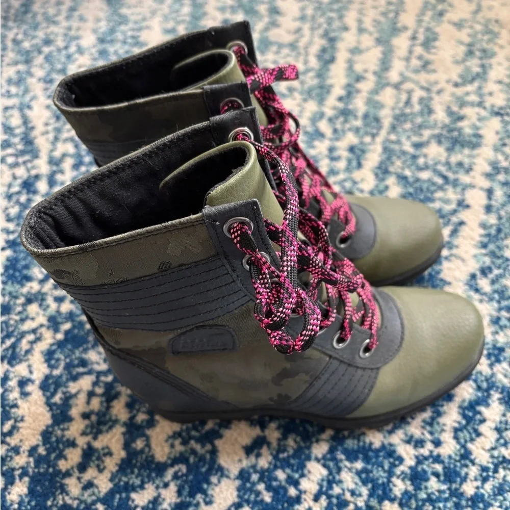 SOREL Lexie Youth Camo Camouflage Wedge Lace Up Boots Green 5 worn once